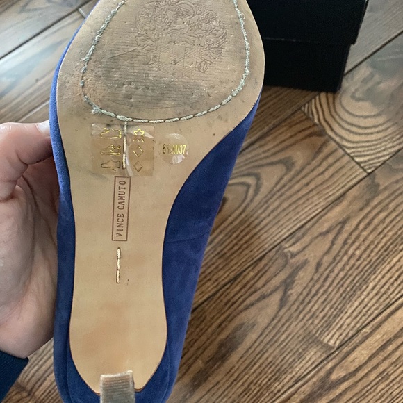 COPY - Vince Camuto suede heels - Picture 3 of 3